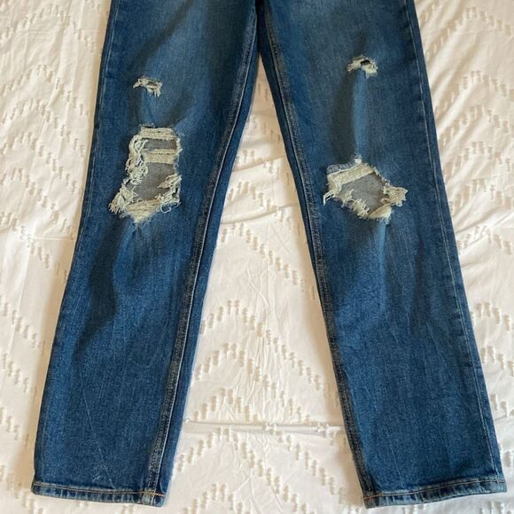 Old Navy Extra High-Waisted Button-Fly Sky-Hi Straight Cut-Off Non-Stretch Jeans - Picture 6 of 12